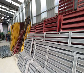 通風(fēng)百葉窗生產(chǎn)車間